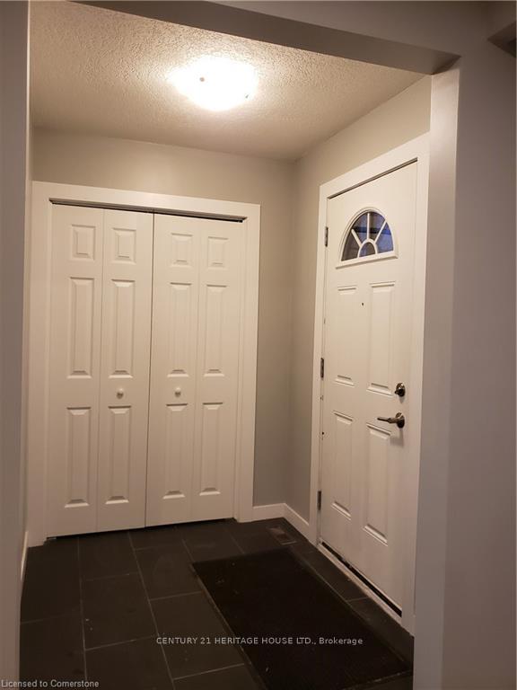 Photo 2 of 23 Bonnylyn Drive, Kitchener — HOMEH