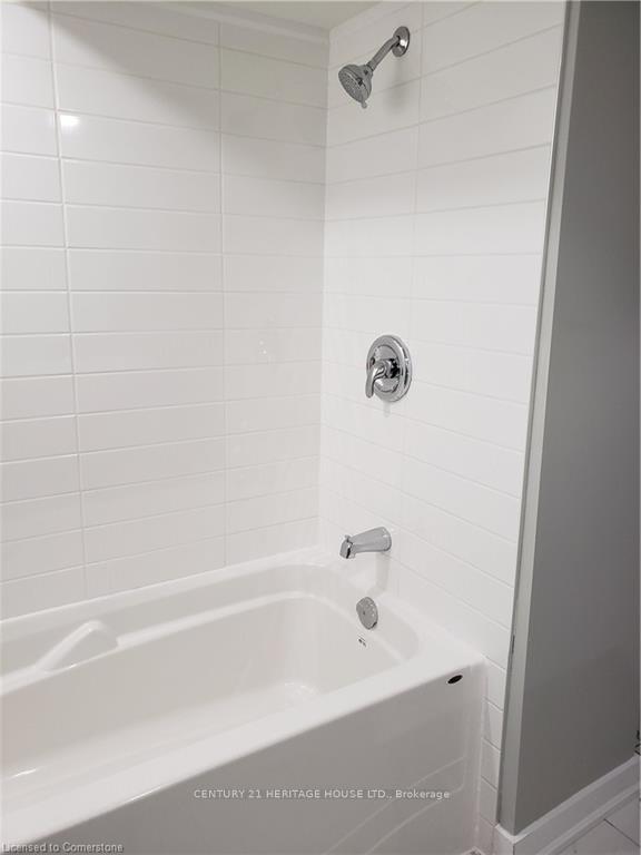 Photo 33 of 23 Bonnylyn Drive, Kitchener — HOMEH