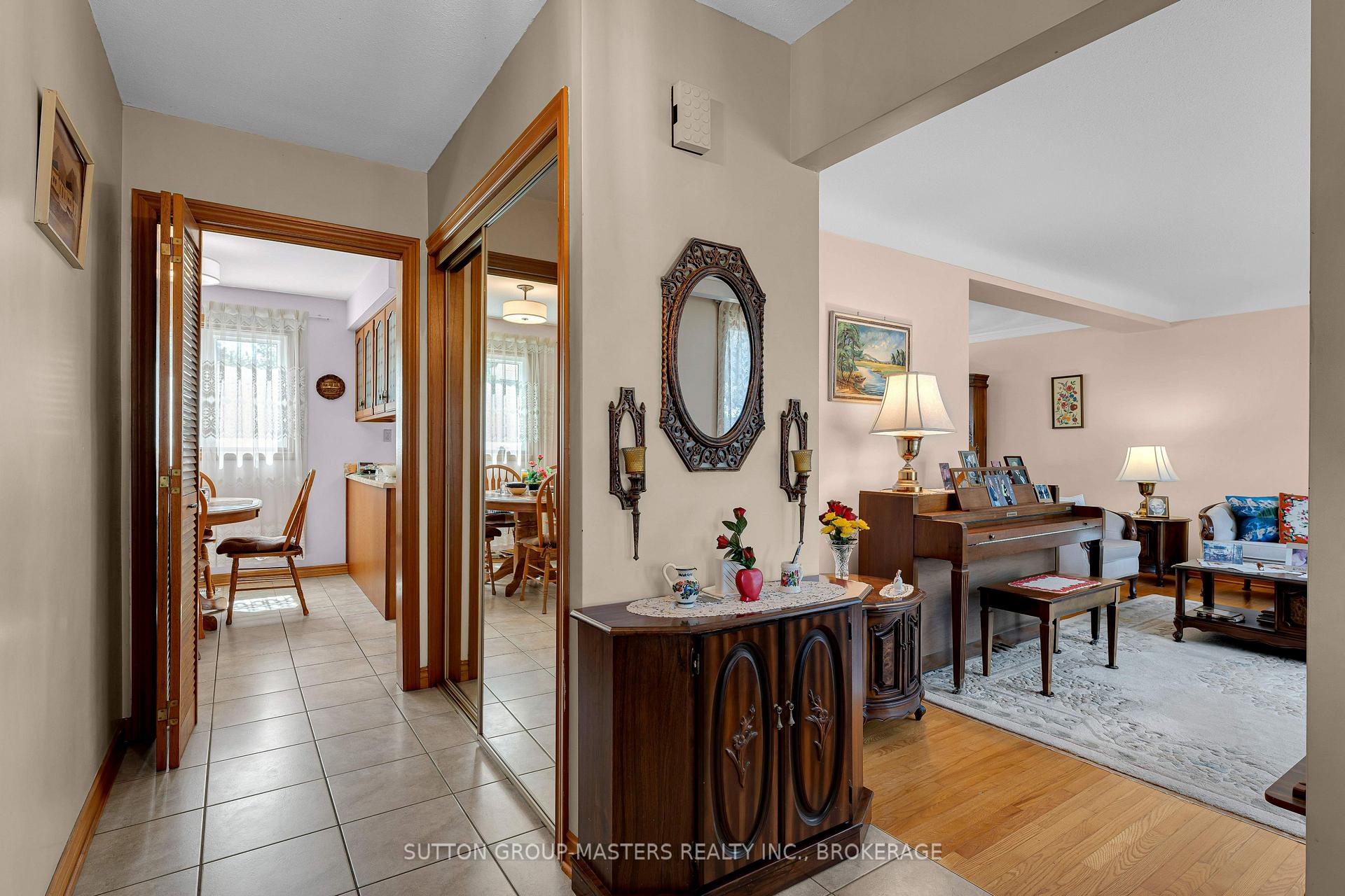 Photo 3 of 204 Inverness Crescent, Kingston, West of Sir John A. Blvd — HOMEH
