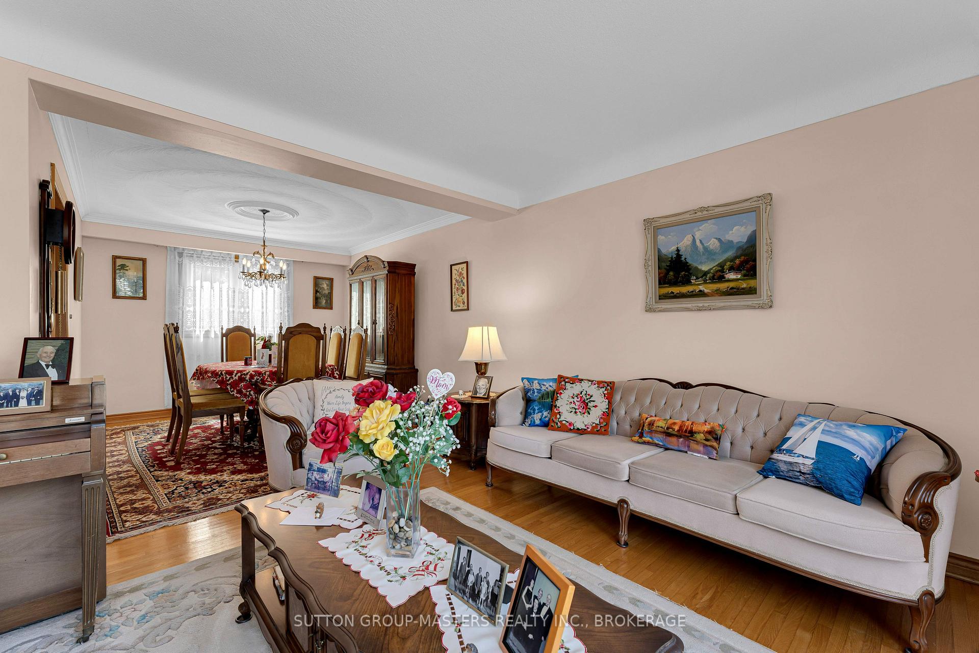 Photo 5 of 204 Inverness Crescent, Kingston, West of Sir John A. Blvd — HOMEH