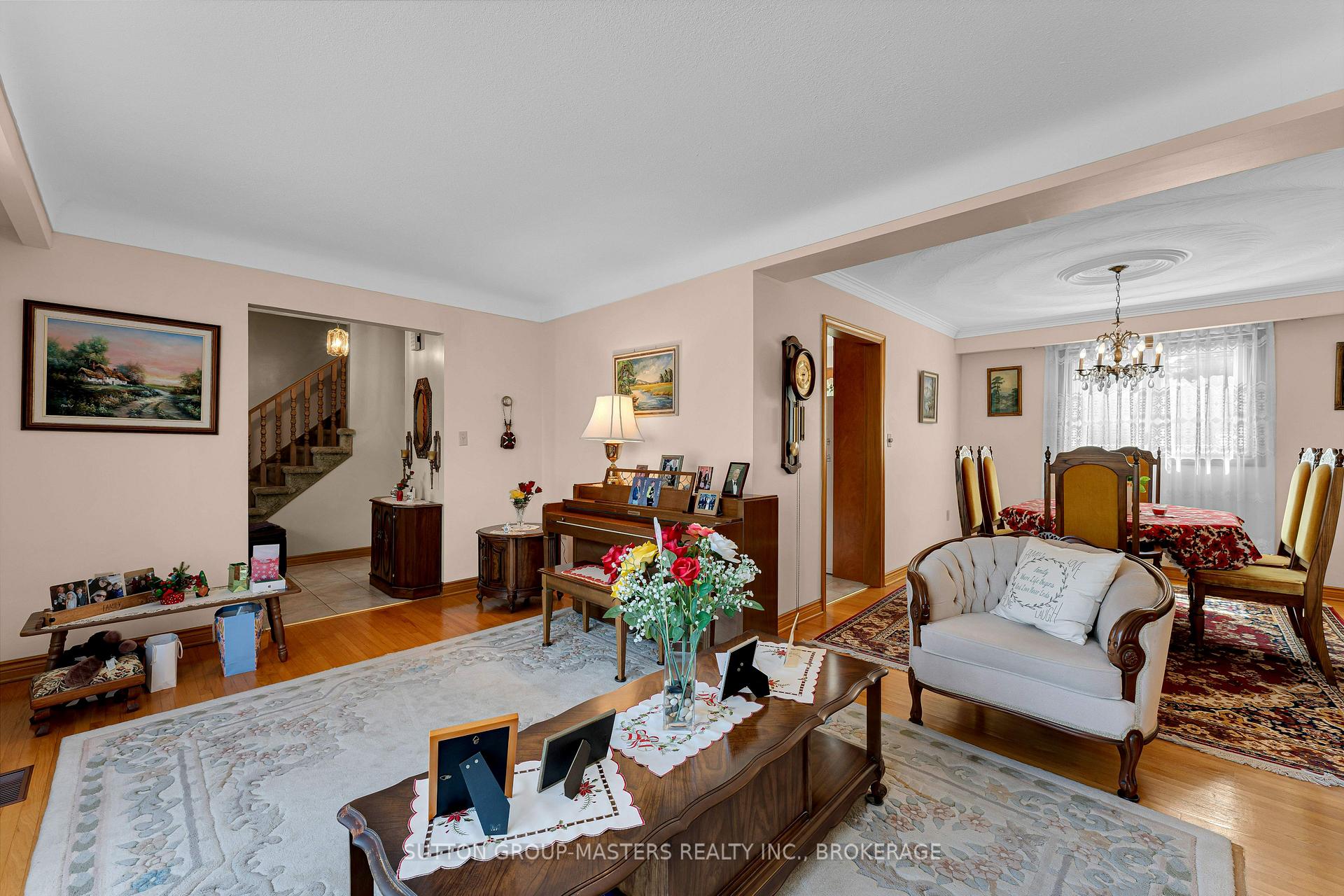 Photo 9 of 204 Inverness Crescent, Kingston, West of Sir John A. Blvd — HOMEH