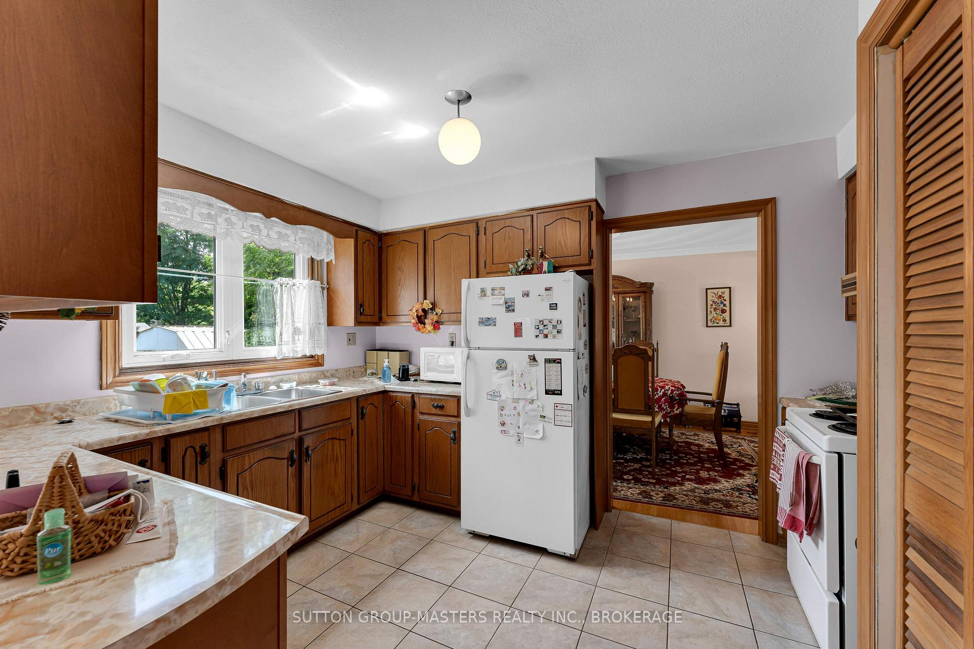 Photo 10 of 204 Inverness Crescent, Kingston, West of Sir John A. Blvd — HOMEH