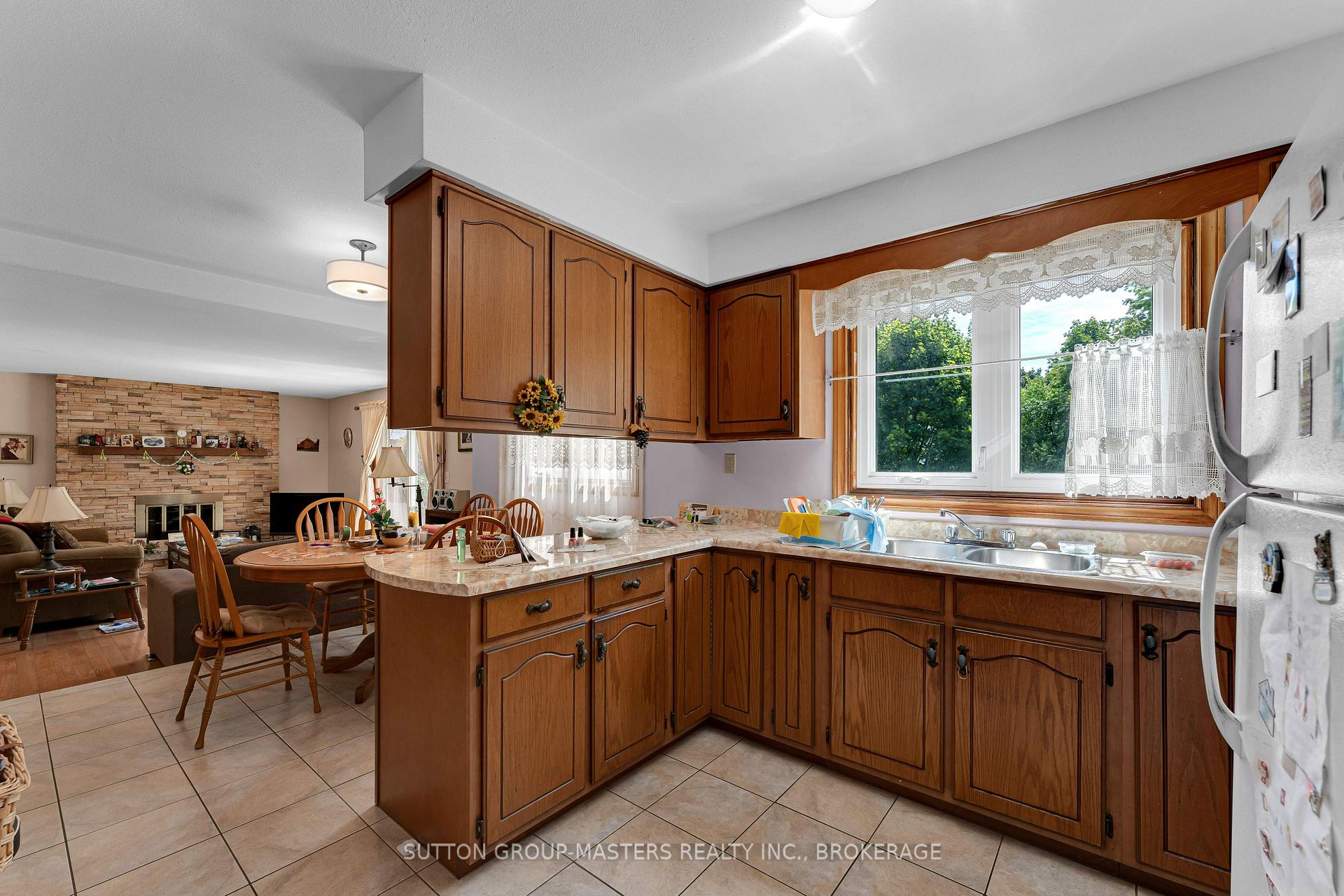 Photo 11 of 204 Inverness Crescent, Kingston, West of Sir John A. Blvd — HOMEH
