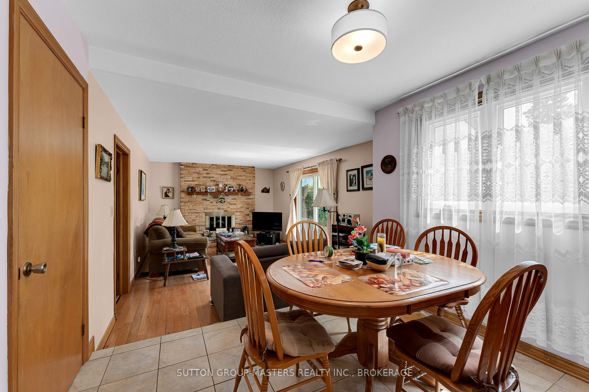 Photo 13 of 204 Inverness Crescent, Kingston, West of Sir John A. Blvd — HOMEH