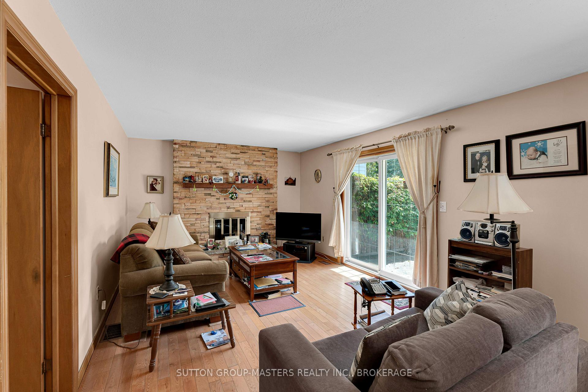 Photo 14 of 204 Inverness Crescent, Kingston, West of Sir John A. Blvd — HOMEH