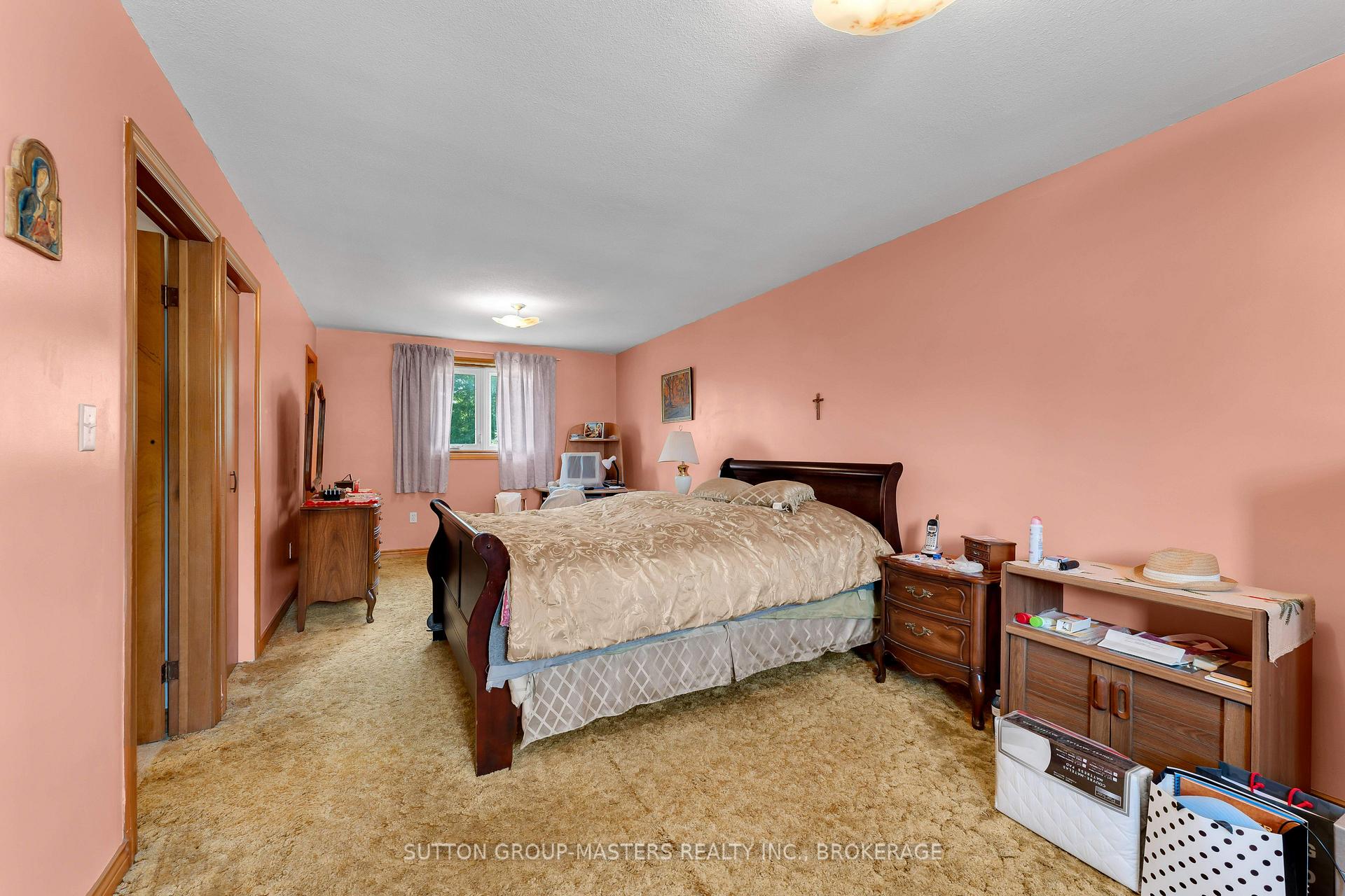 Photo 21 of 204 Inverness Crescent, Kingston, West of Sir John A. Blvd — HOMEH