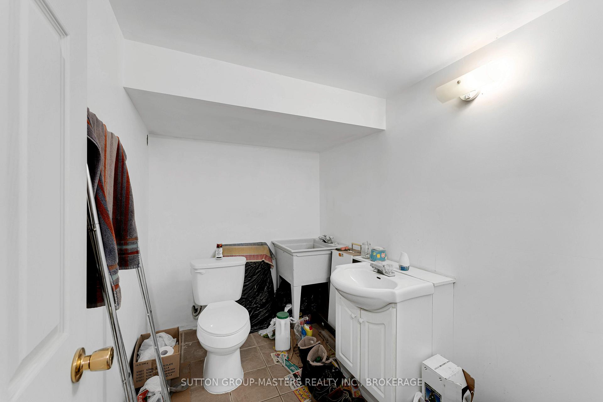 Photo 27 of 204 Inverness Crescent, Kingston, West of Sir John A. Blvd — HOMEH