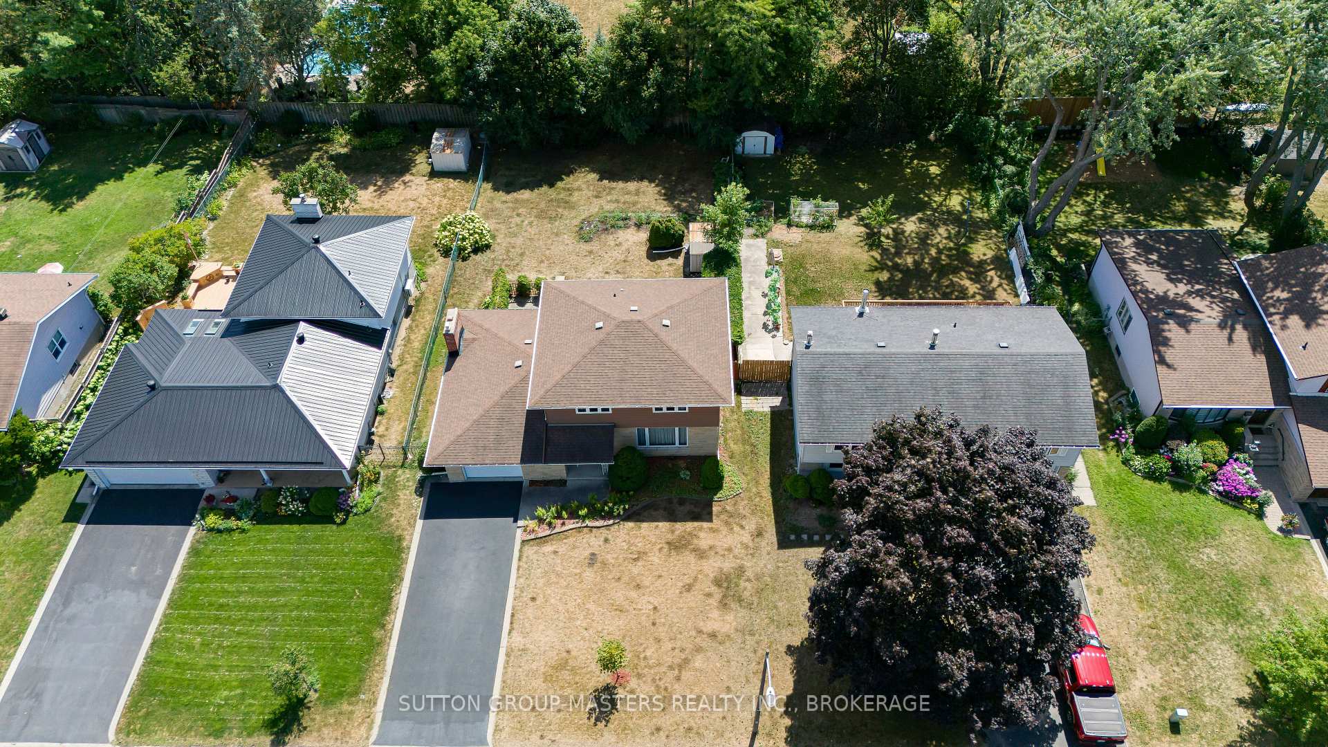 Photo 32 of 204 Inverness Crescent, Kingston, West of Sir John A. Blvd — HOMEH