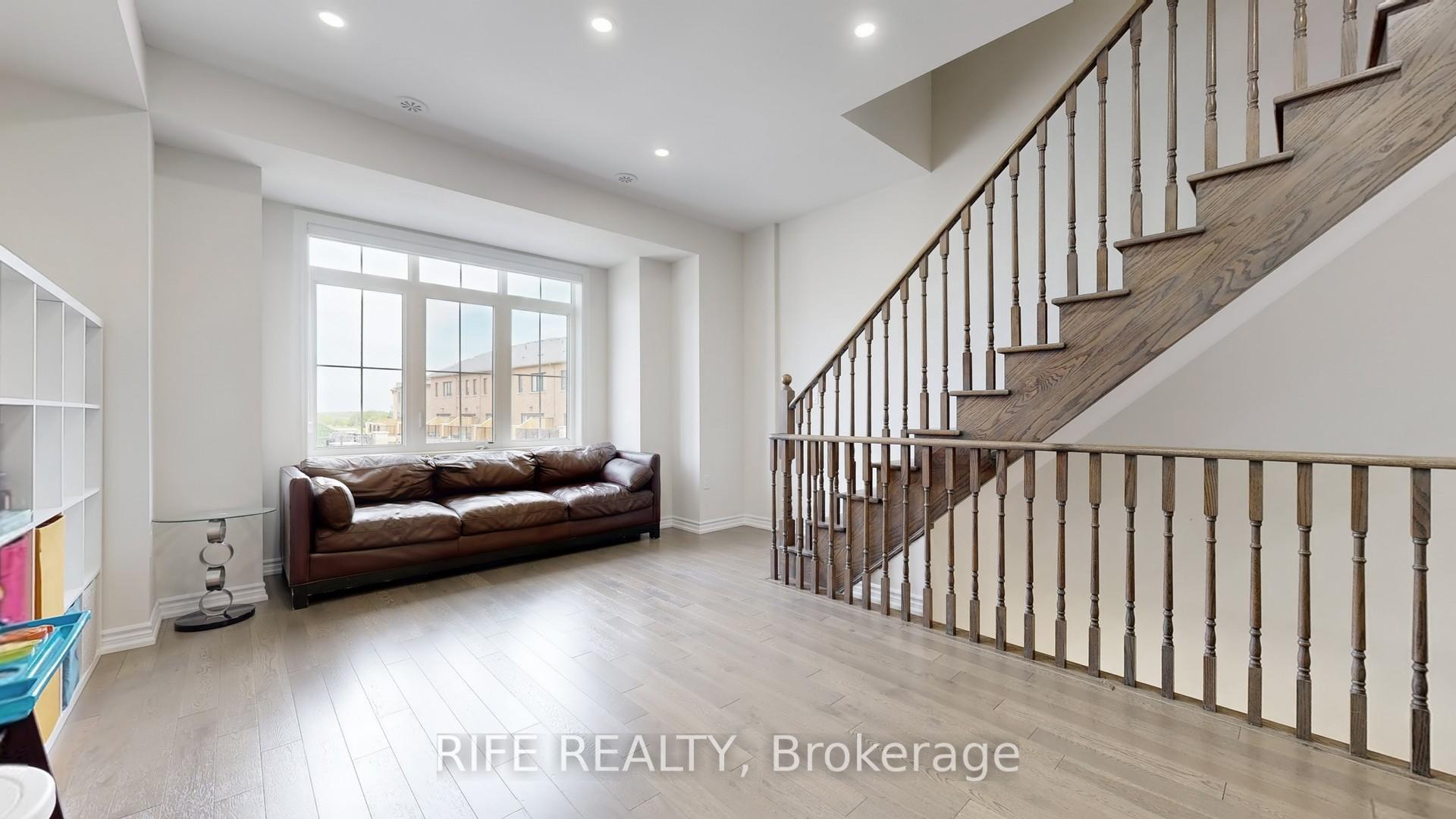 Photo 4 of 66 Mannar Drive, Markham, Victoria Square — HOMEH