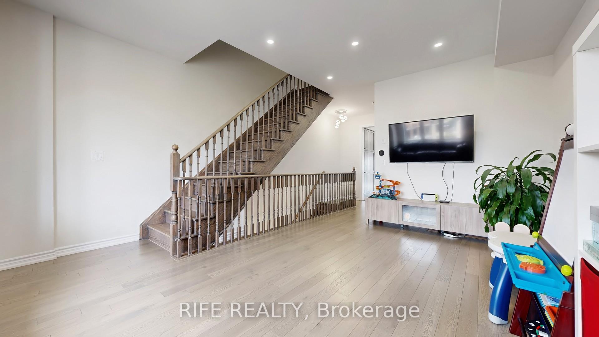 Photo 7 of 66 Mannar Drive, Markham, Victoria Square — HOMEH
