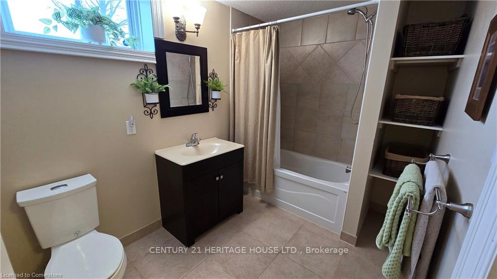 Photo 32 of 217 Huck Crescent, Kitchener — HOMEH