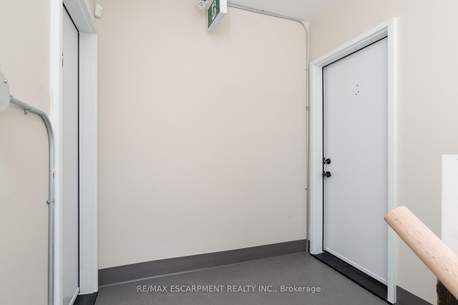 Photo 4 of Unit 2, 127 Victoria Avenue S, Hamilton, Stinson — HOMEH