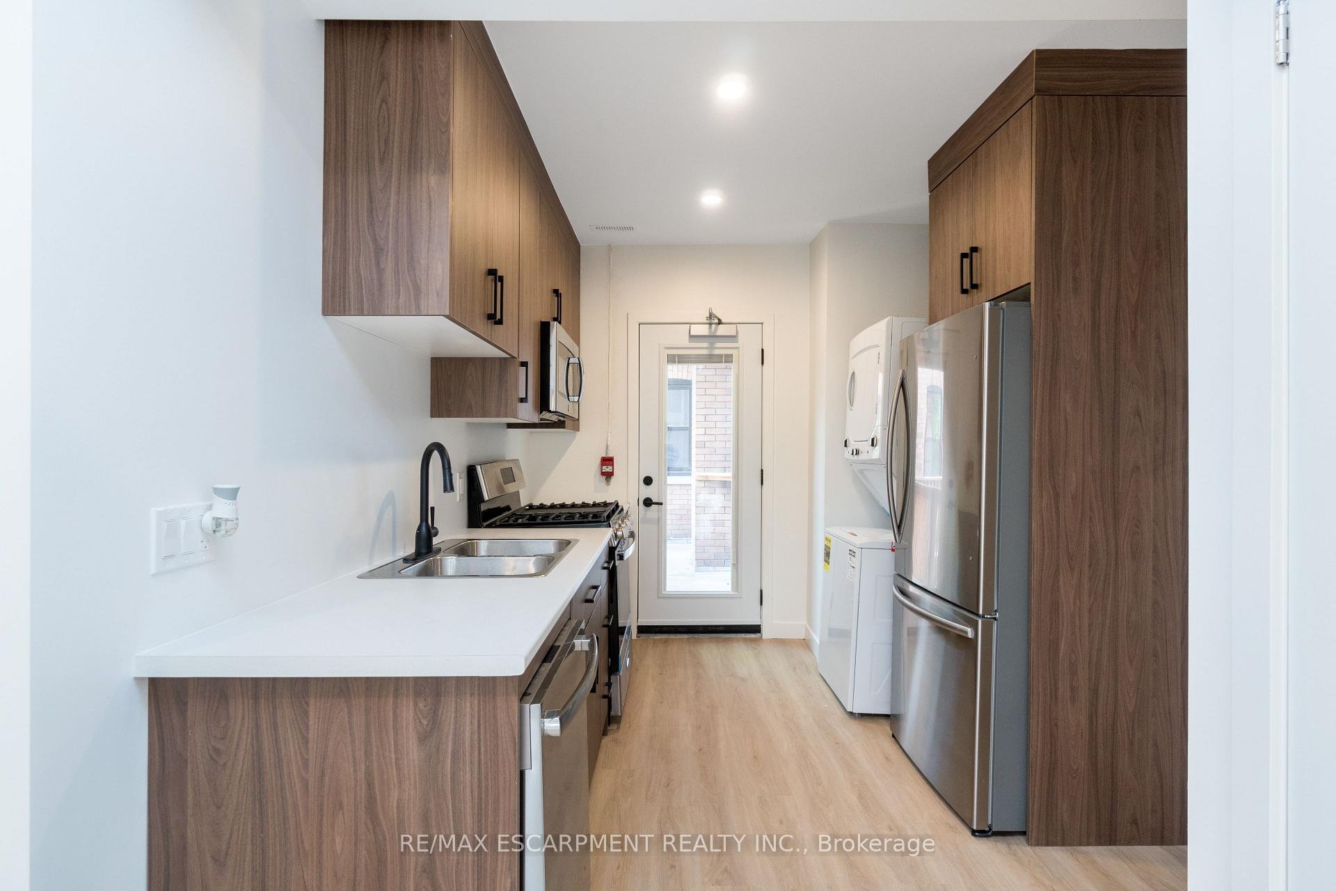 Photo 6 of Unit 2, 127 Victoria Avenue S, Hamilton, Stinson — HOMEH