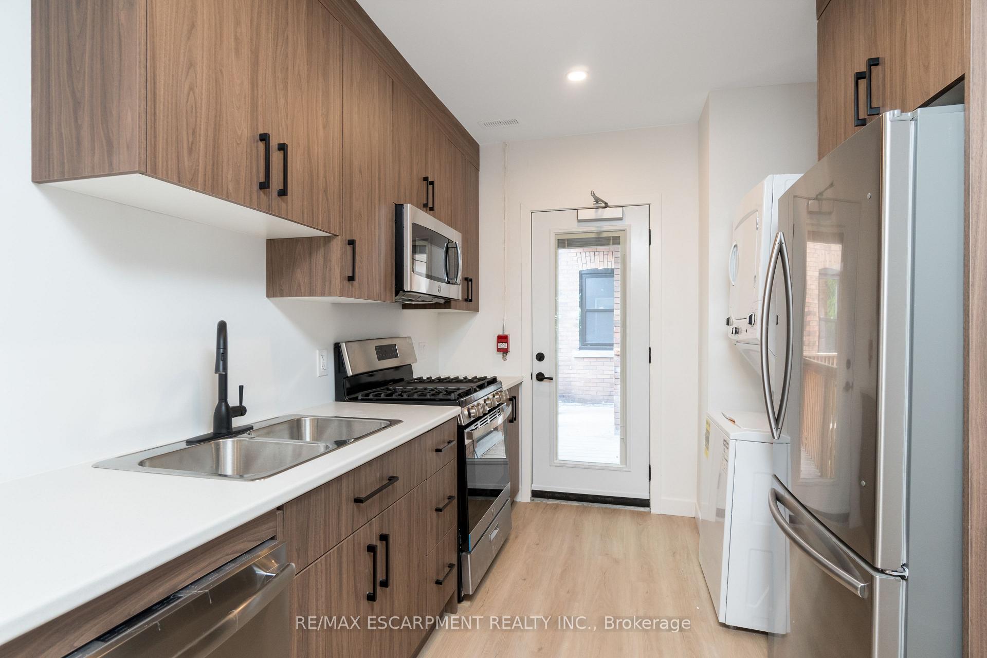 Photo 7 of Unit 2, 127 Victoria Avenue S, Hamilton, Stinson — HOMEH