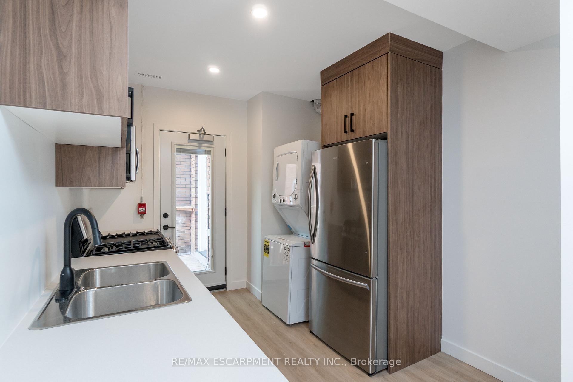 Photo 8 of Unit 2, 127 Victoria Avenue S, Hamilton, Stinson — HOMEH