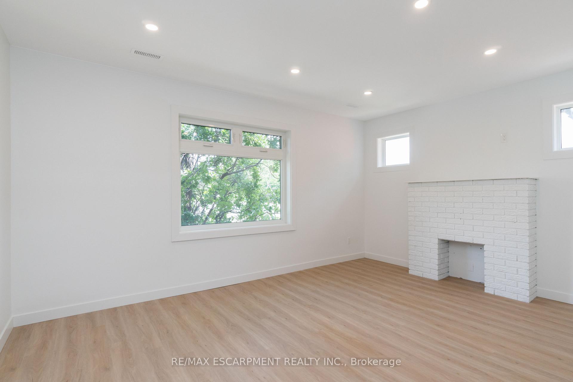 Photo 12 of Unit 2, 127 Victoria Avenue S, Hamilton, Stinson — HOMEH