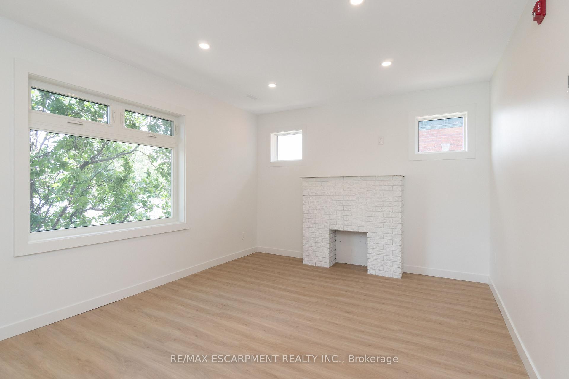 Photo 13 of Unit 2, 127 Victoria Avenue S, Hamilton, Stinson — HOMEH