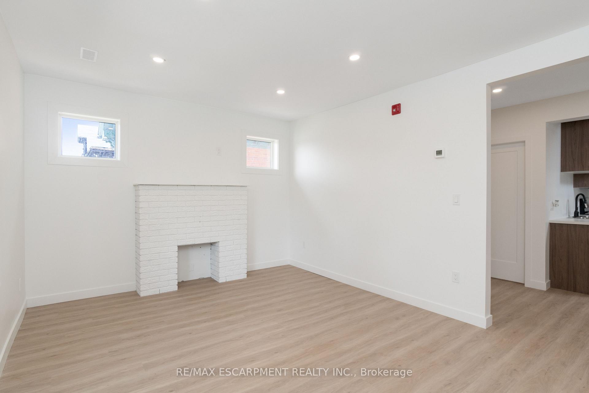 Photo 14 of Unit 2, 127 Victoria Avenue S, Hamilton, Stinson — HOMEH
