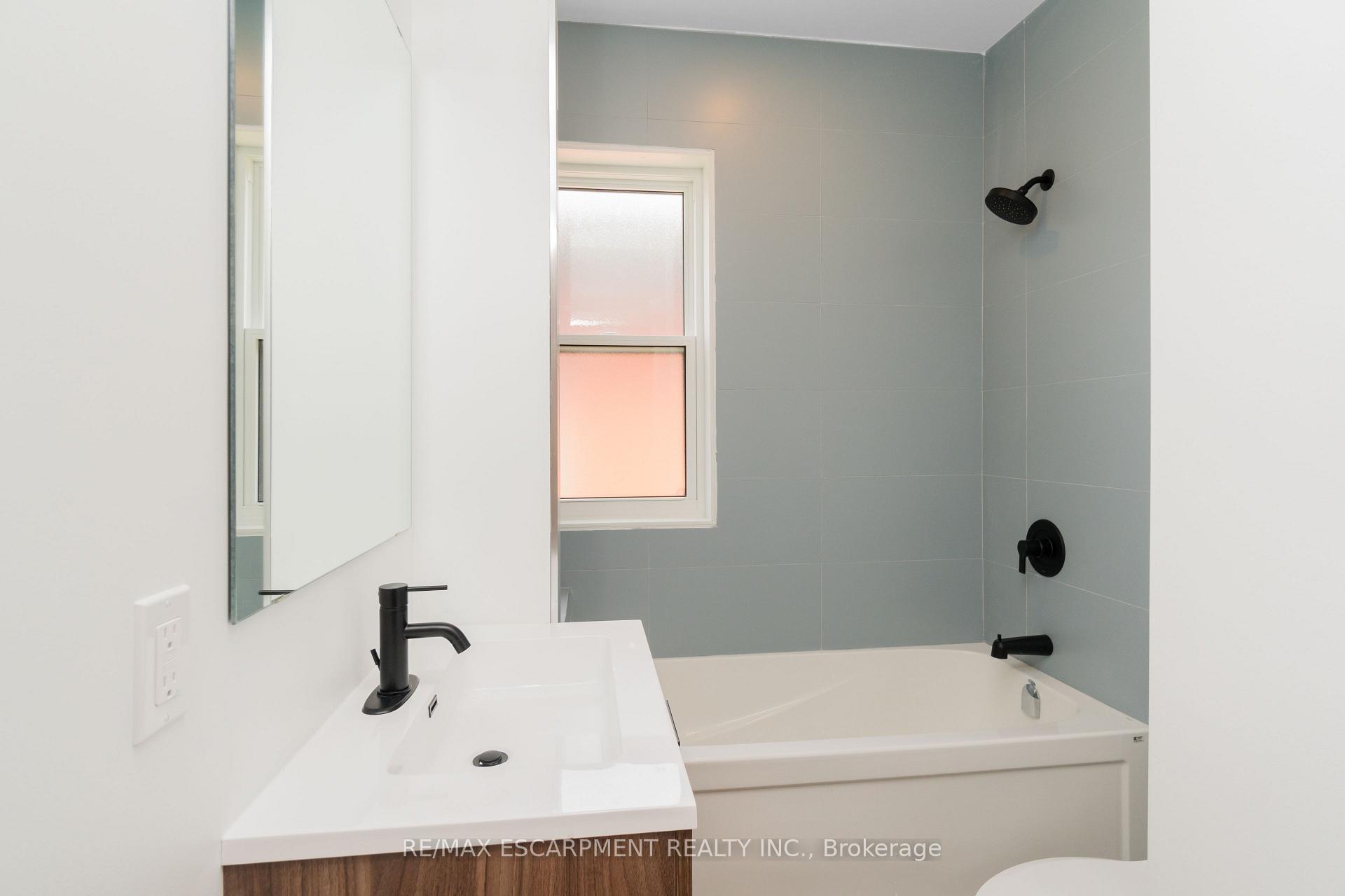 Photo 21 of Unit 2, 127 Victoria Avenue S, Hamilton, Stinson — HOMEH