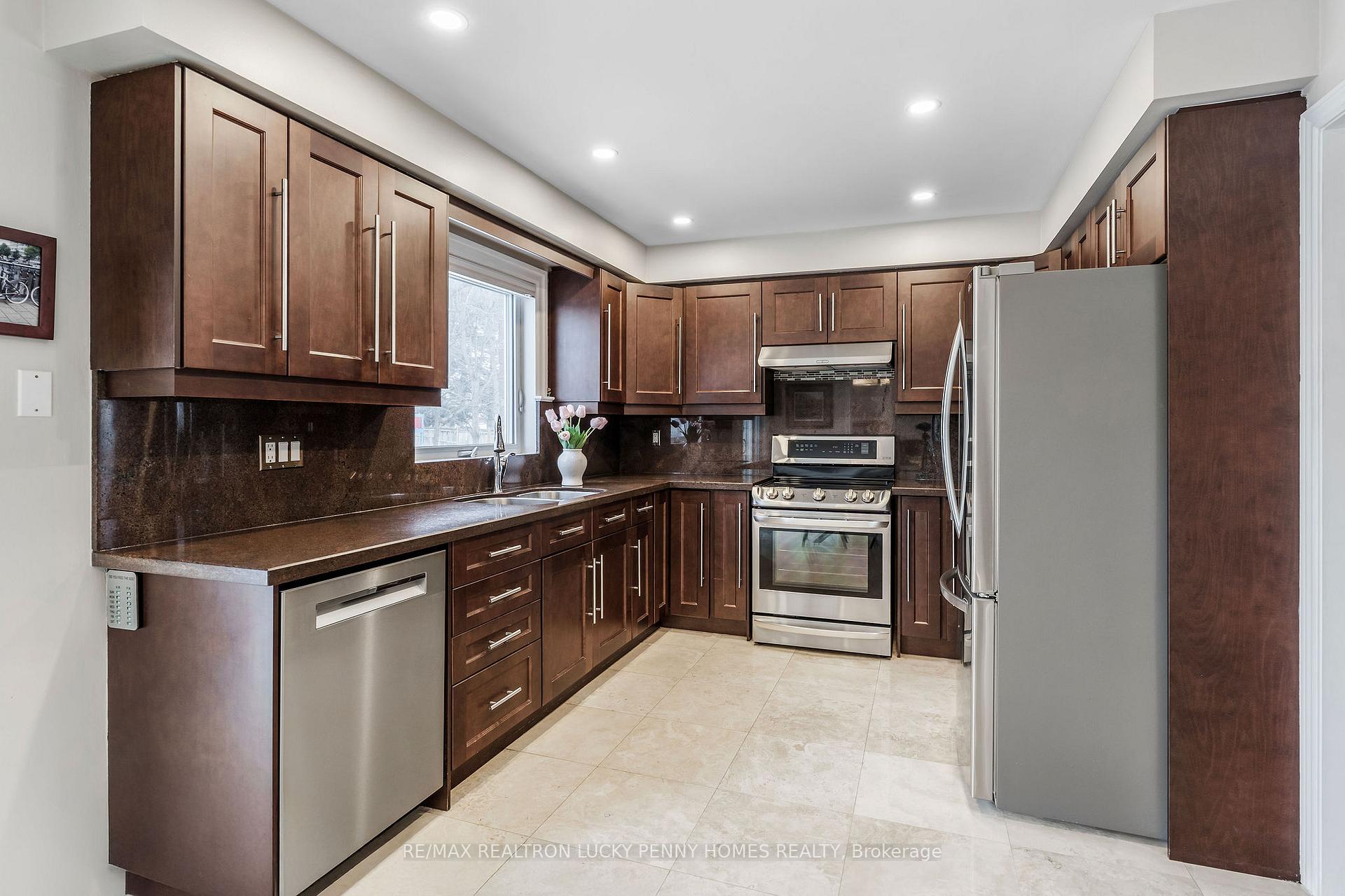 Photo 12 of 89 Havagal Crescent, Markham, Markville — HOMEH