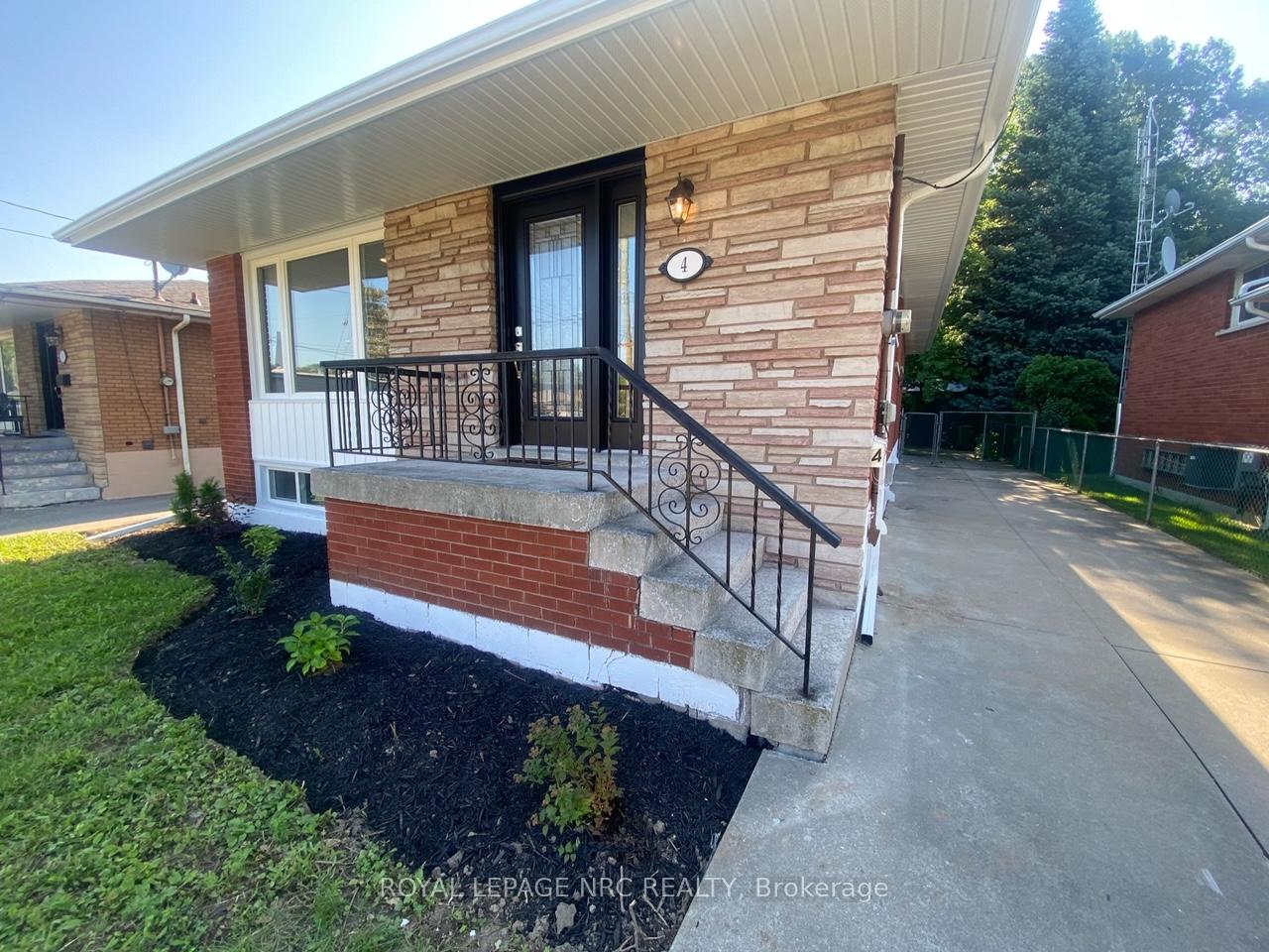 Front of Unit lower, 4 Parklands Drive
