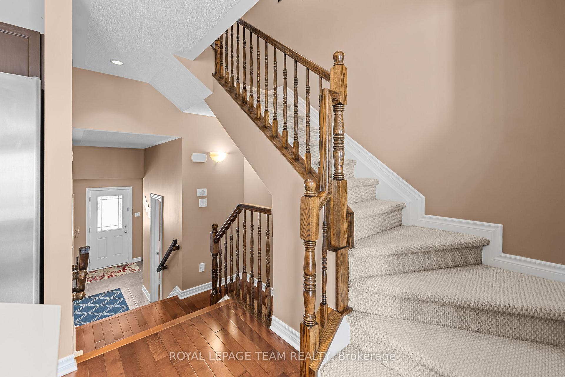 Photo 3 of 253 Catamount Court, Ottawa, Kanata - Emerald Meadows/Trailwest — HOMEH