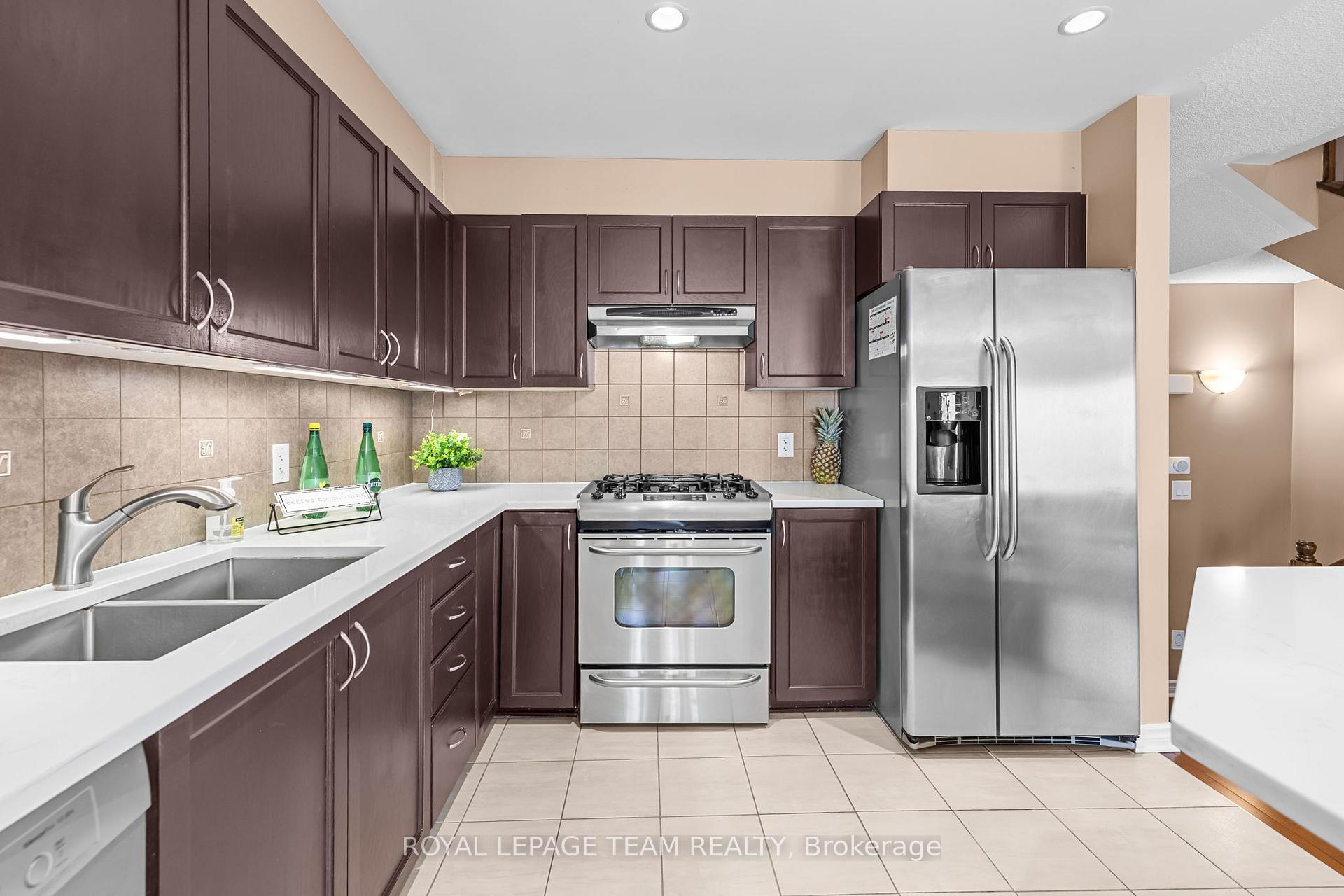 Photo 9 of 253 Catamount Court, Ottawa, Kanata - Emerald Meadows/Trailwest — HOMEH