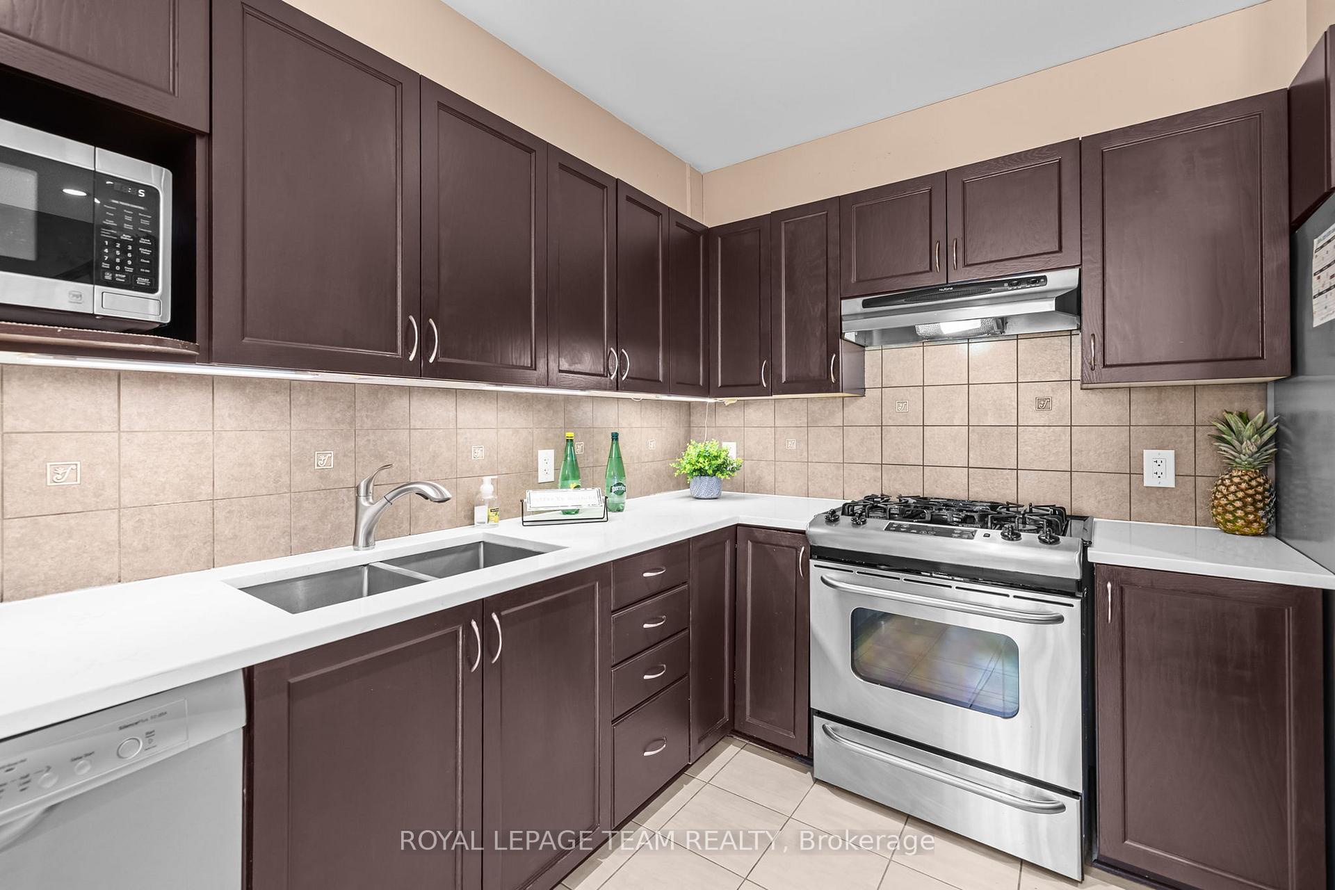 Photo 11 of 253 Catamount Court, Ottawa, Kanata - Emerald Meadows/Trailwest — HOMEH