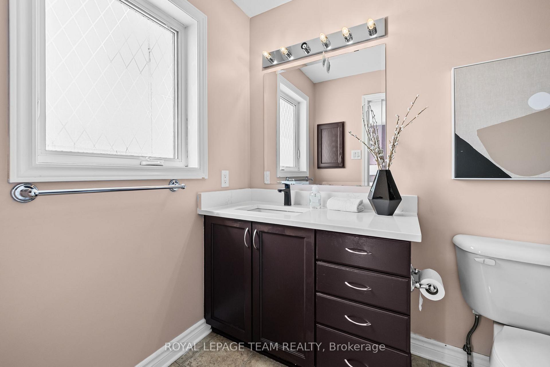 Photo 19 of 253 Catamount Court, Ottawa, Kanata - Emerald Meadows/Trailwest — HOMEH