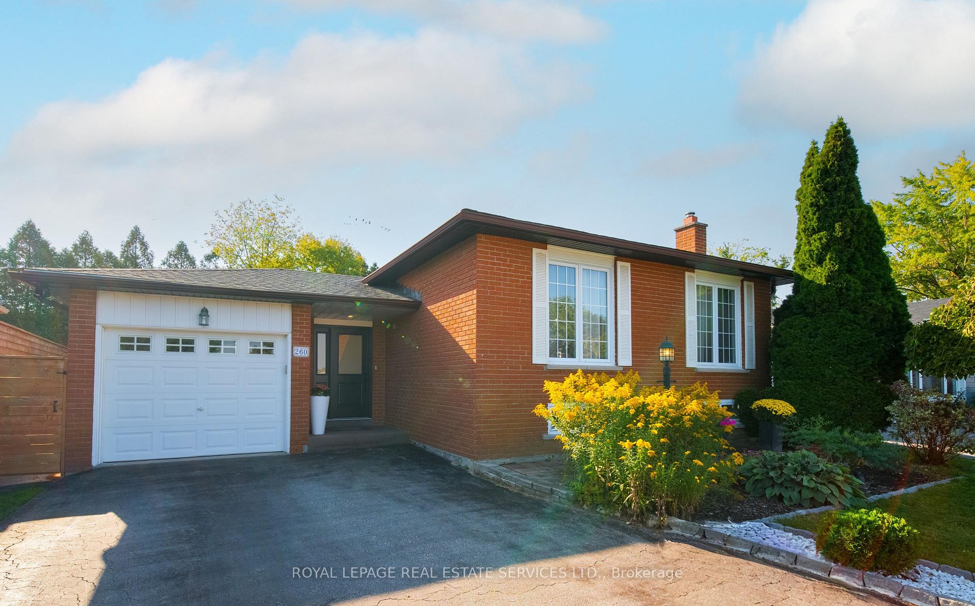 Front of 260 Oriole Court