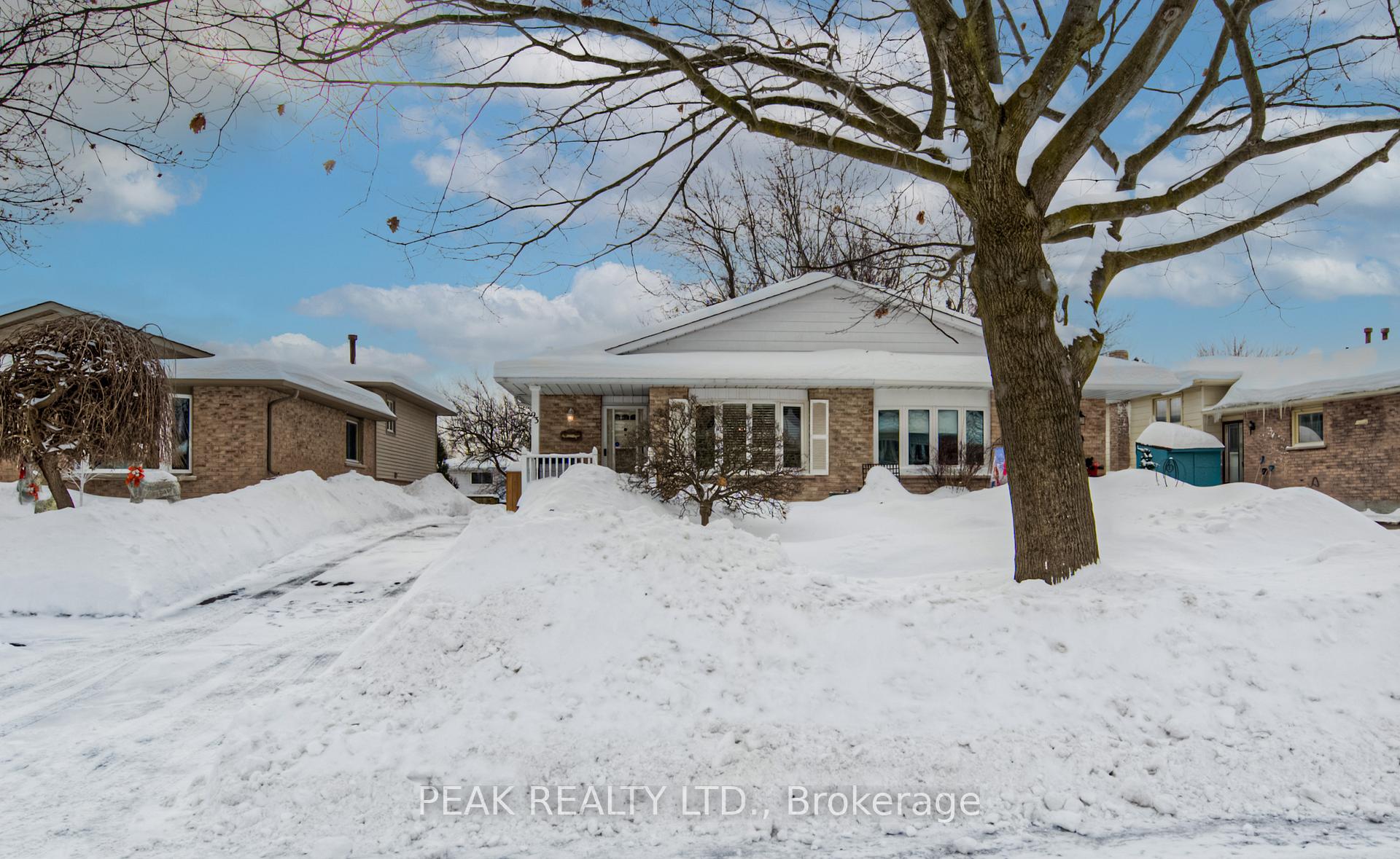 Photo 2 of 93 Uxbridge Crescent, Kitchener — HOMEH