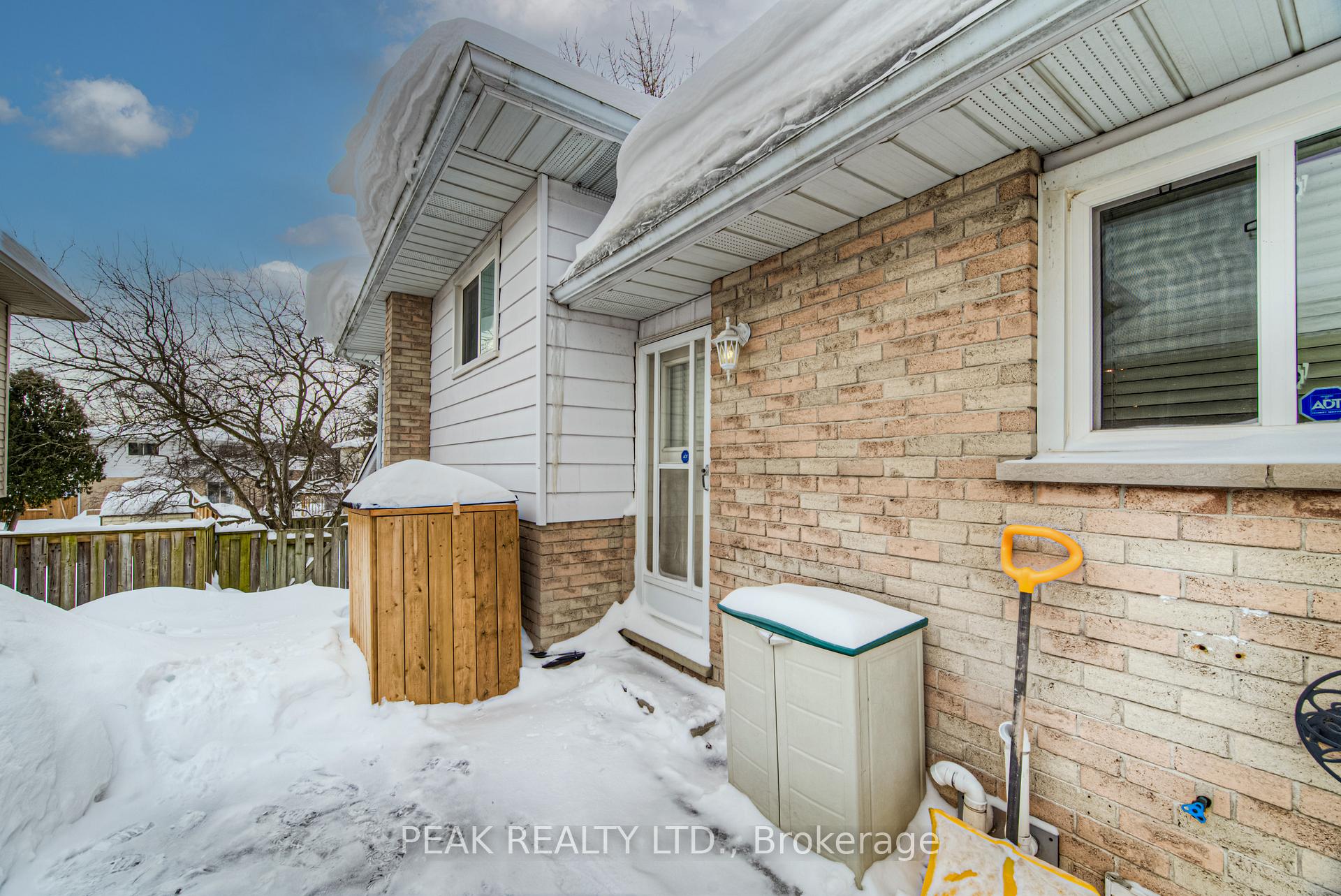 Photo 3 of 93 Uxbridge Crescent, Kitchener — HOMEH