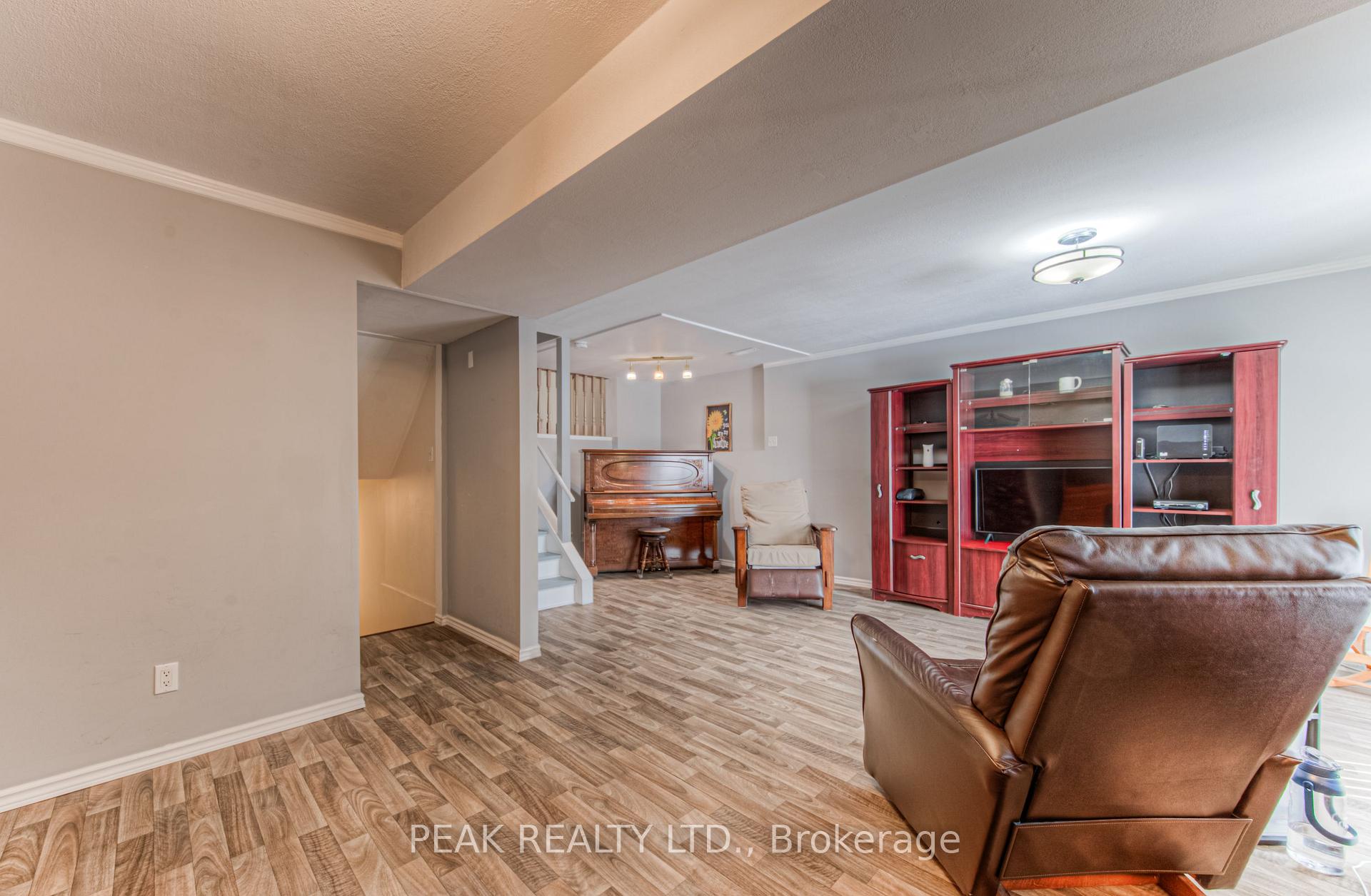 Photo 23 of 93 Uxbridge Crescent, Kitchener — HOMEH