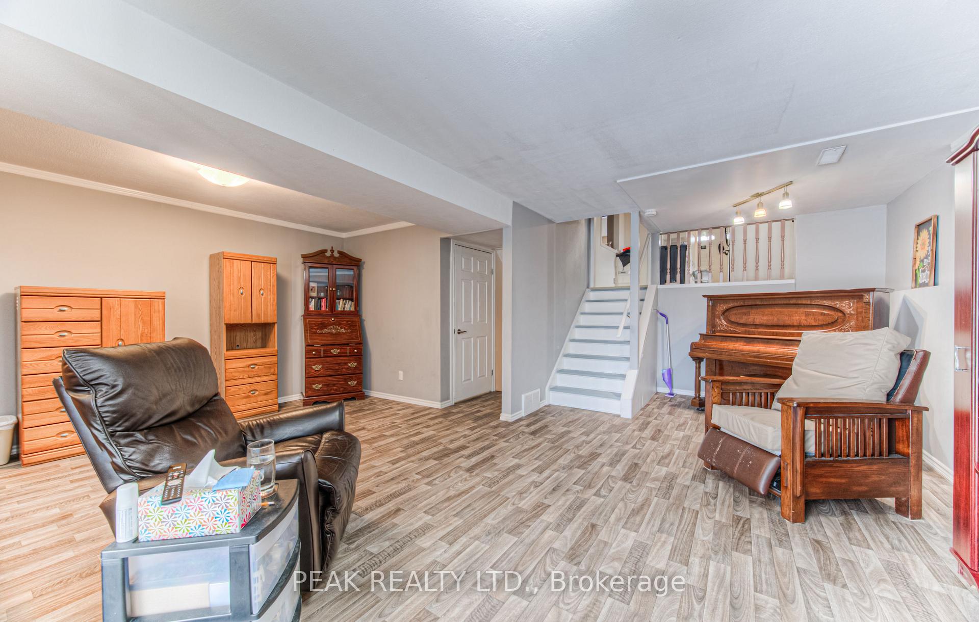 Photo 24 of 93 Uxbridge Crescent, Kitchener — HOMEH
