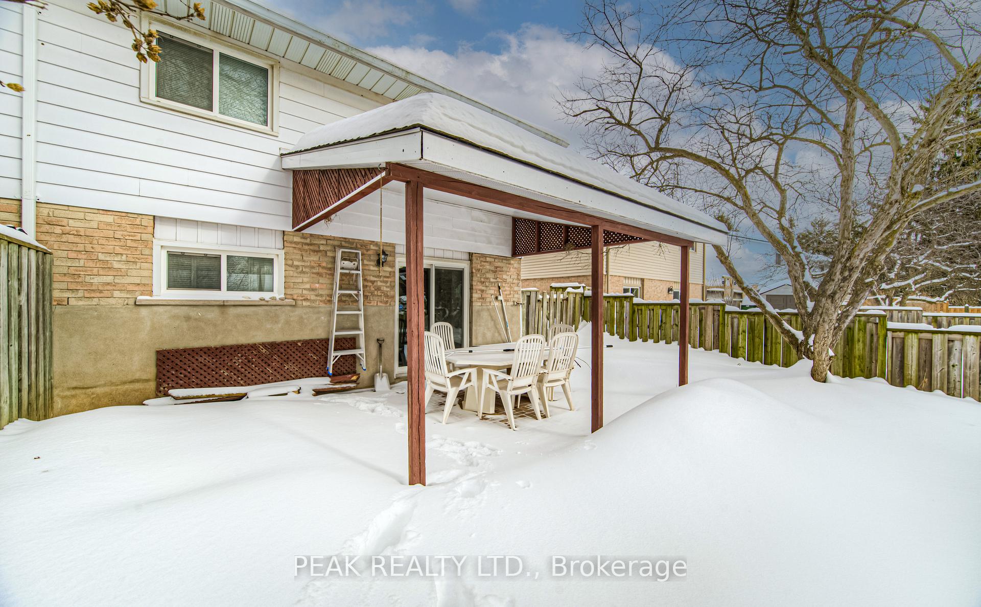 Photo 32 of 93 Uxbridge Crescent, Kitchener — HOMEH