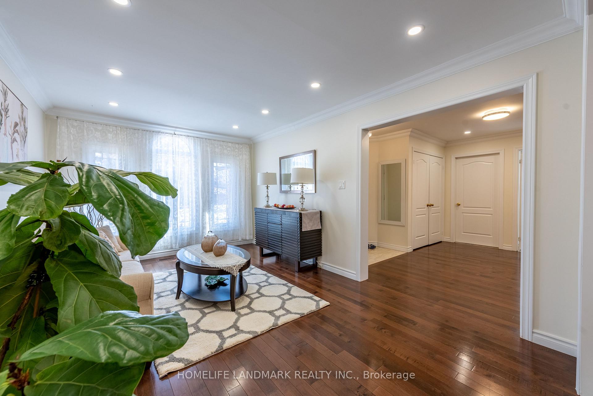 Photo 4 of 537 Raymerville Drive, Markham, Raymerville — HOMEH
