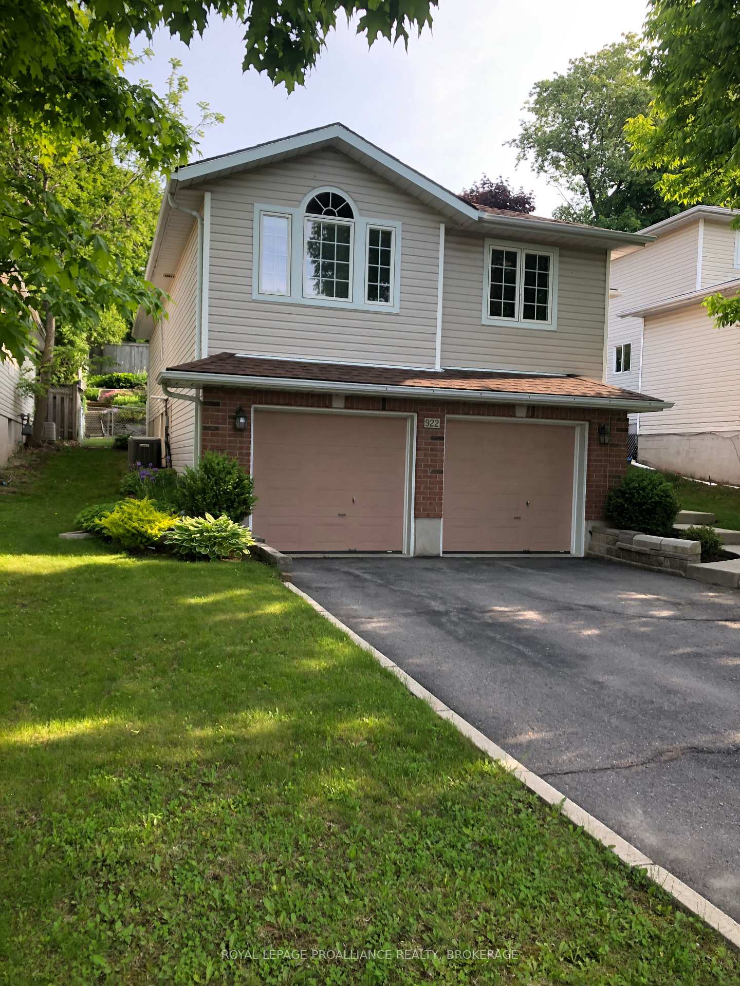 Photo 4 of 922 Lombardy Street, Kingston, South of Taylor-Kidd Blvd — HOMEH