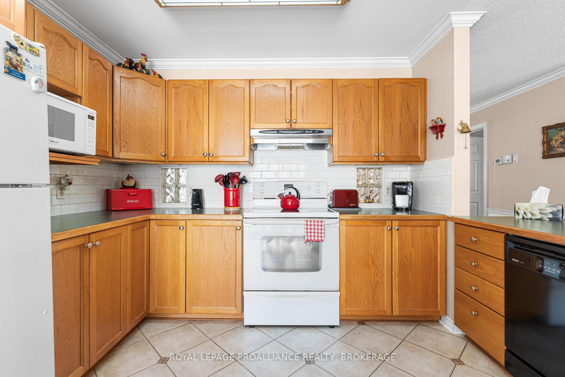 Photo 16 of 922 Lombardy Street, Kingston, South of Taylor-Kidd Blvd — HOMEH