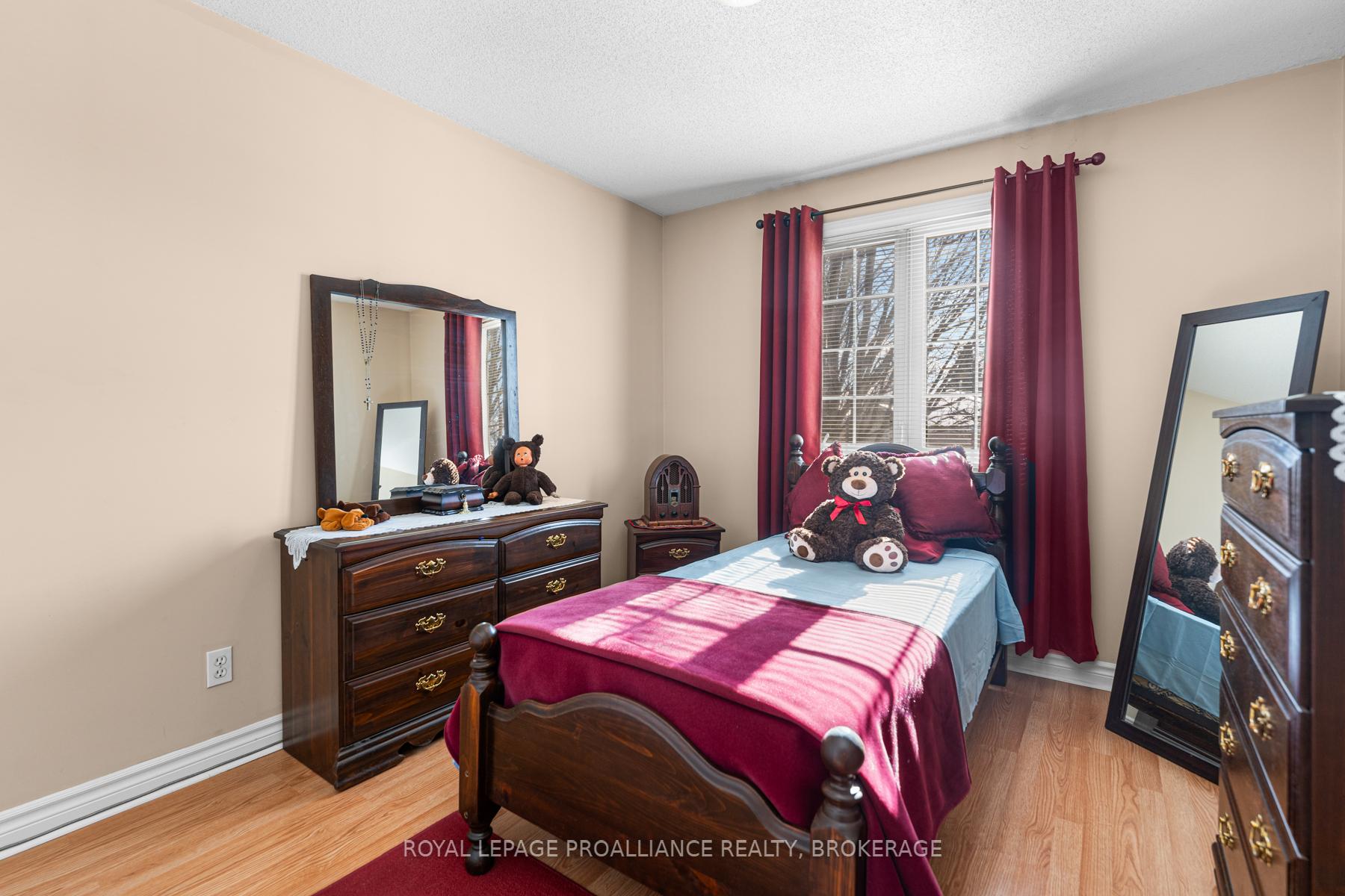 Photo 28 of 922 Lombardy Street, Kingston, South of Taylor-Kidd Blvd — HOMEH