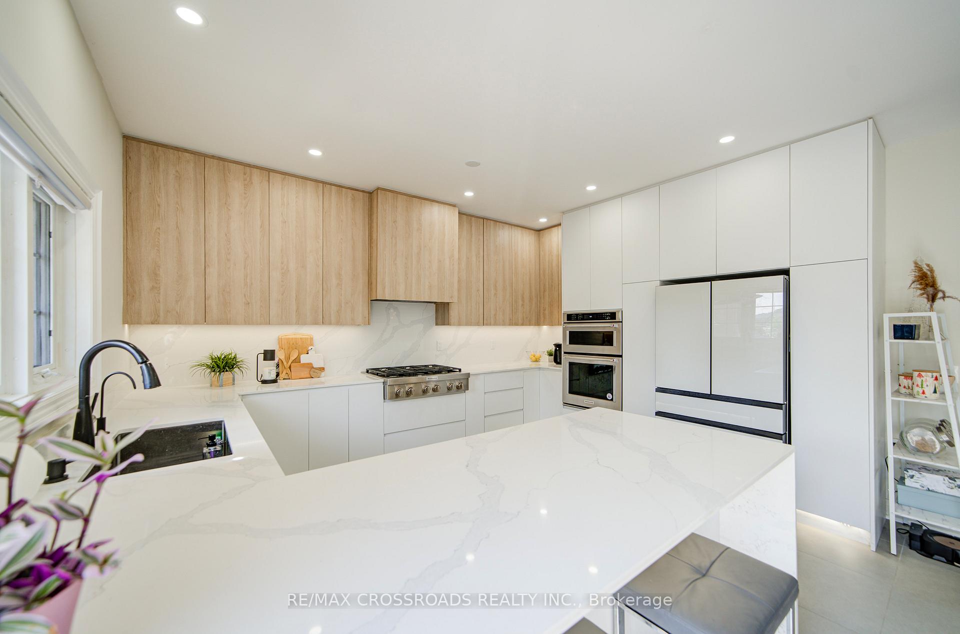 Photo 12 of 3 Park Place Drive, Markham, Greensborough — HOMEH