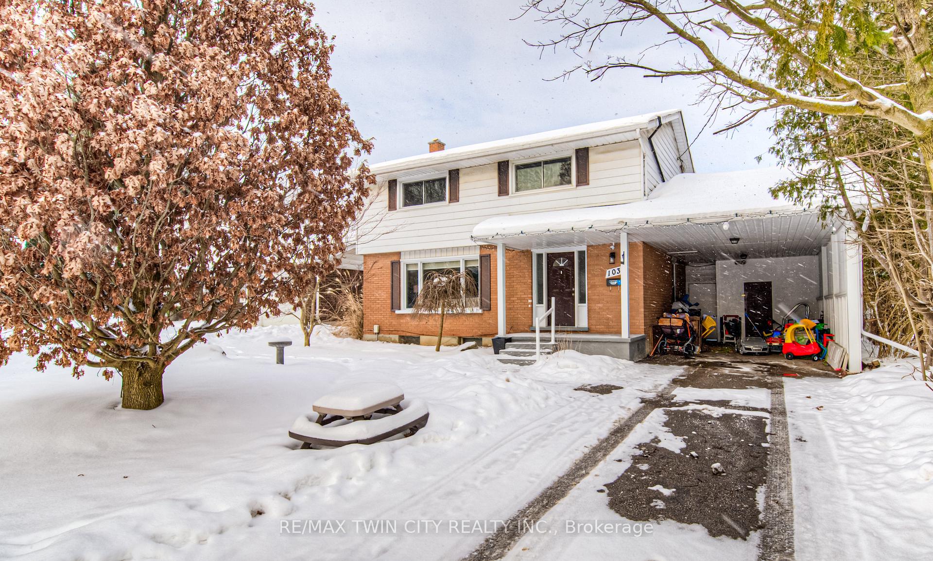 Photo 1 of 103 Vista Crescent, Kitchener — HOMEH
