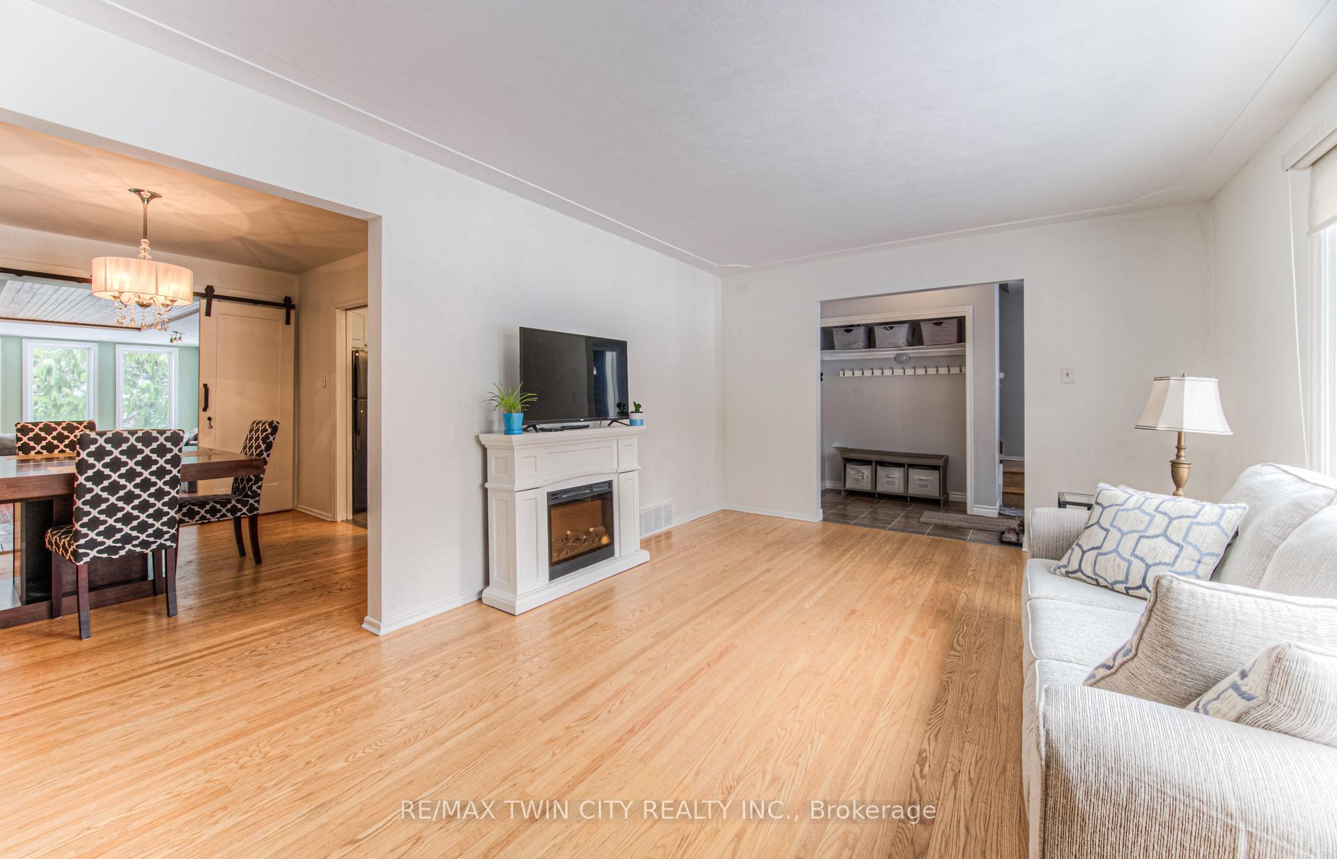 Photo 5 of 103 Vista Crescent, Kitchener — HOMEH