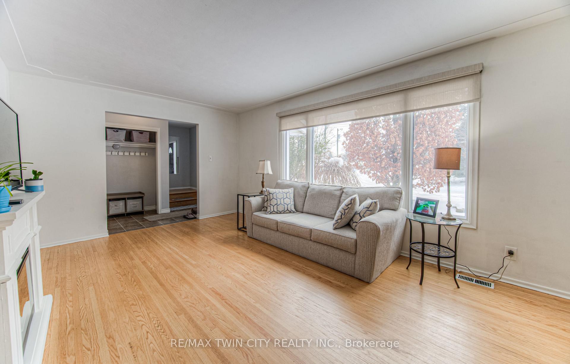 Photo 7 of 103 Vista Crescent, Kitchener — HOMEH
