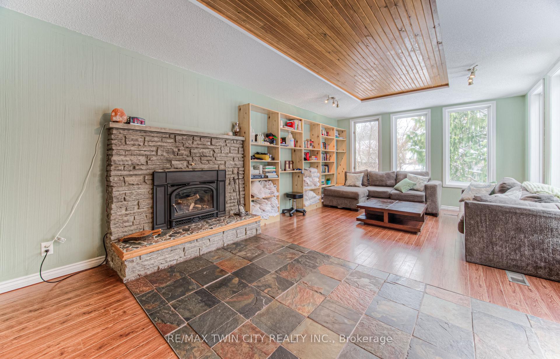 Photo 9 of 103 Vista Crescent, Kitchener — HOMEH