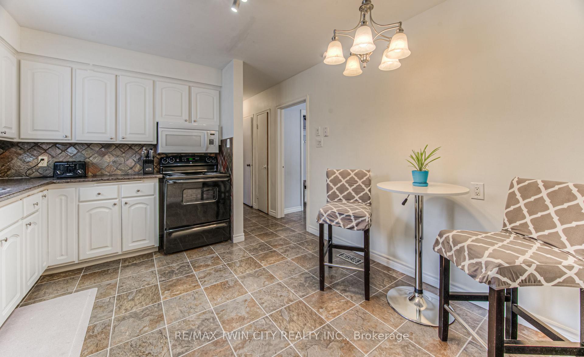 Photo 11 of 103 Vista Crescent, Kitchener — HOMEH