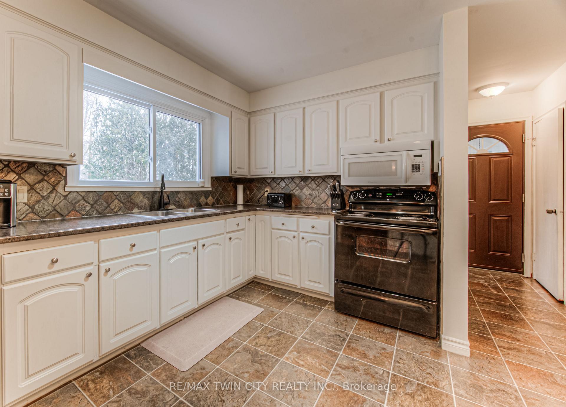 Photo 12 of 103 Vista Crescent, Kitchener — HOMEH