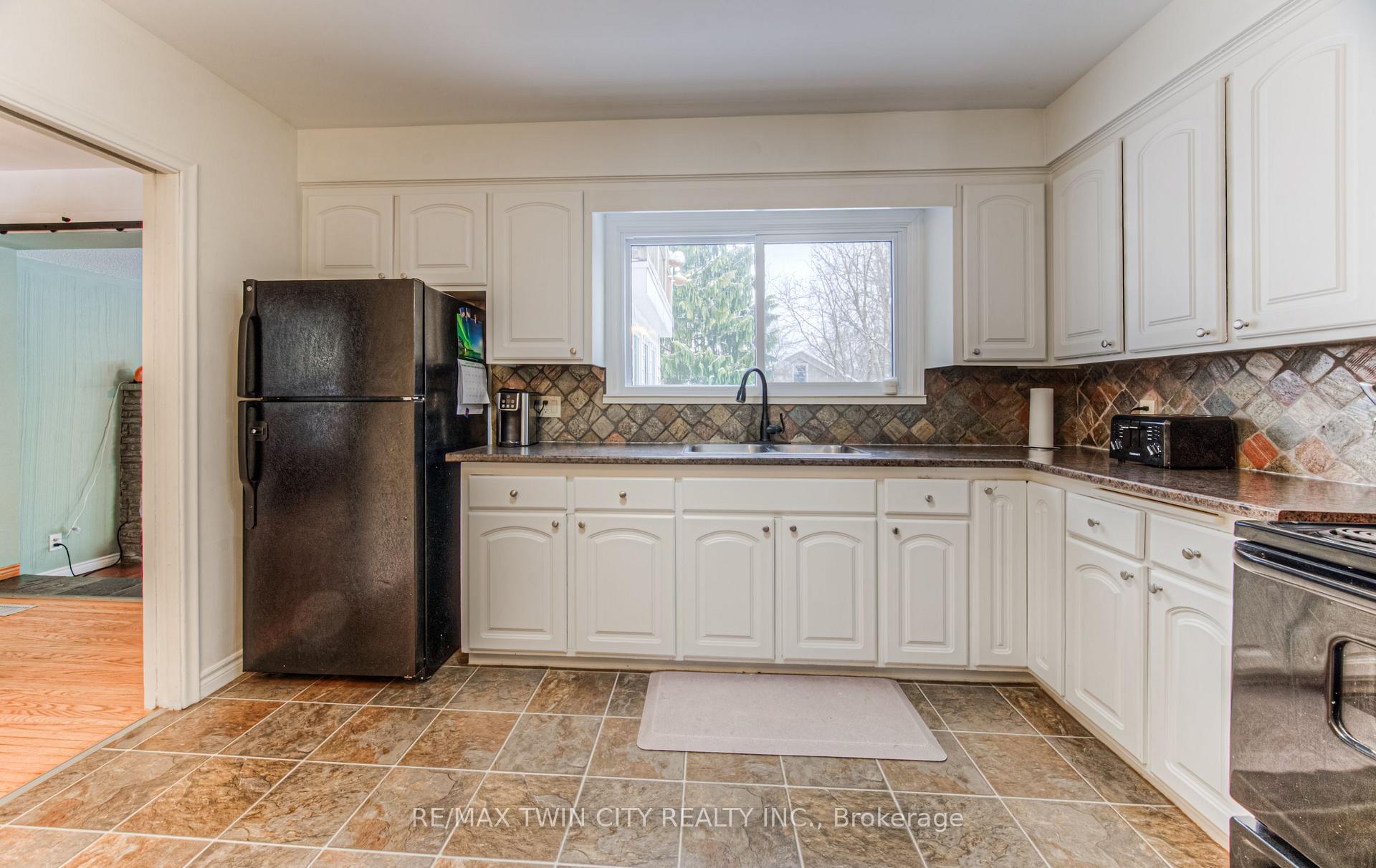 Photo 15 of 103 Vista Crescent, Kitchener — HOMEH