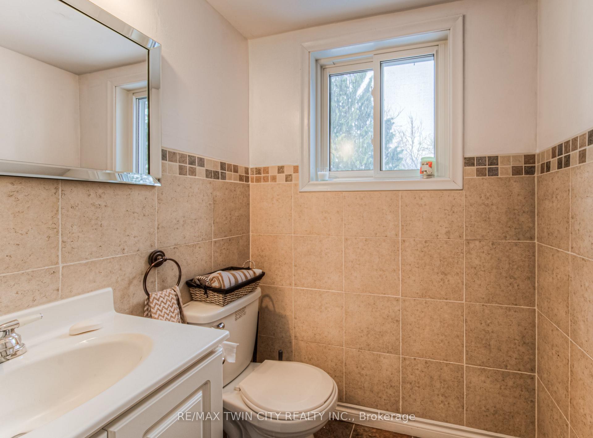 Photo 16 of 103 Vista Crescent, Kitchener — HOMEH