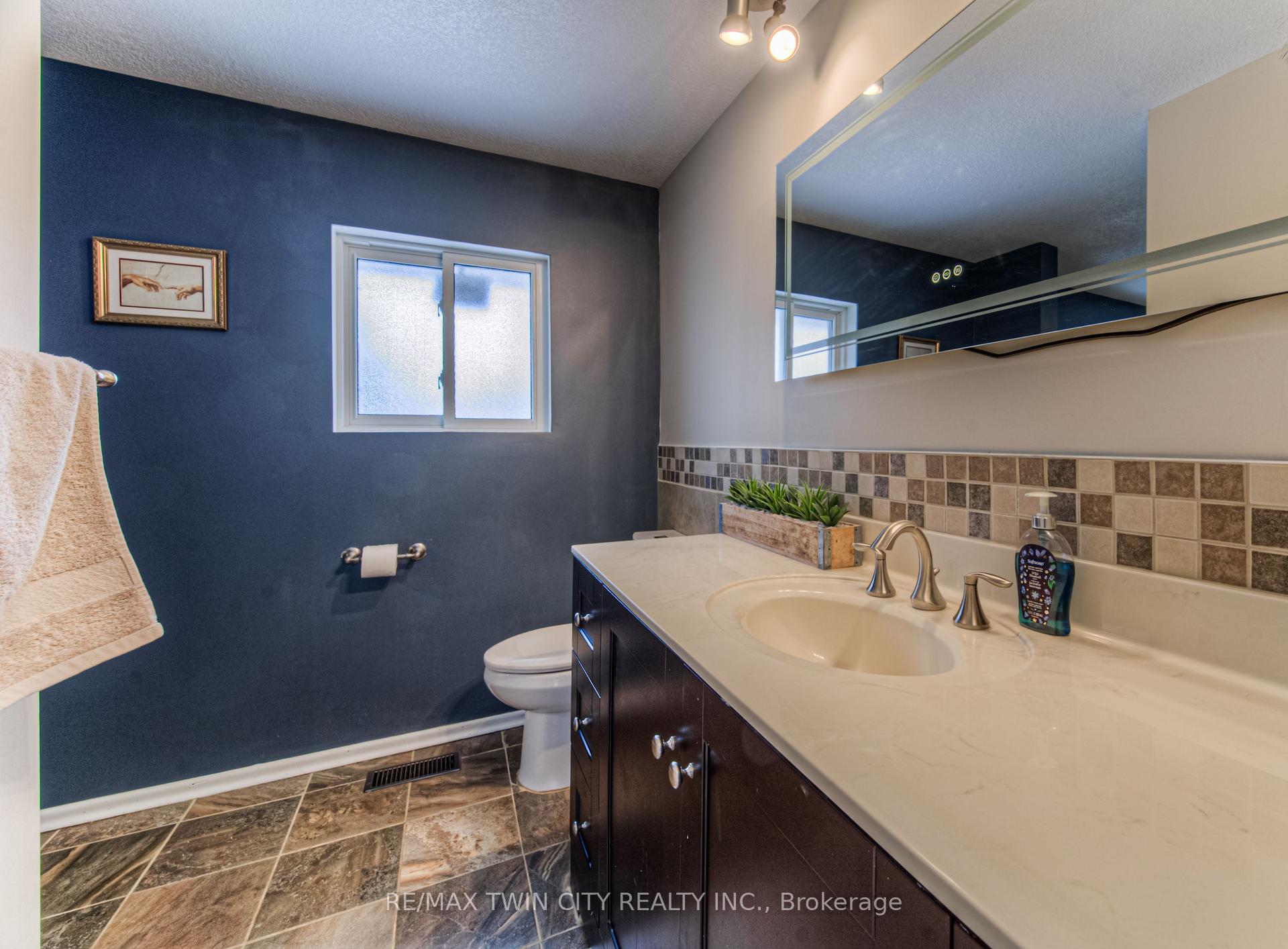 Photo 17 of 103 Vista Crescent, Kitchener — HOMEH