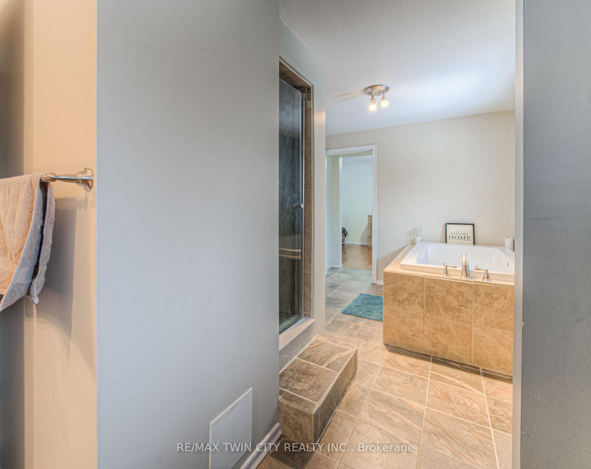 Photo 18 of 103 Vista Crescent, Kitchener — HOMEH